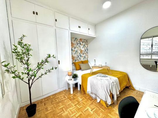 Calle San Martín de Porres, Madrid, Community of Madrid 28035 - Foto 1