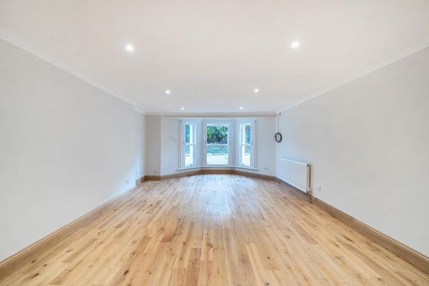 3 bedroom flat to rent - Photo 1