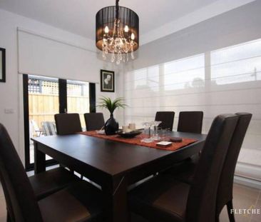 MODERN TOWNHOUSE | GREAT LOCATION | LARGE AND SPACIOUS - Photo 2