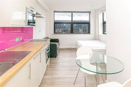 Studio to rent - Photo 2