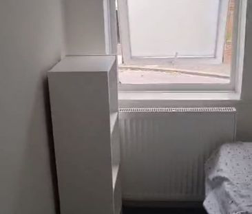 Room in a Shared House, Babington Road, NW4 - Photo 1