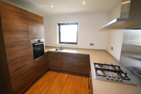 THE BASE - BRENTWOOD STATION, Property for rent - Photo 4