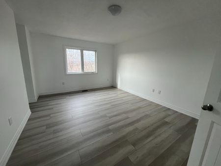 For Lease - 1 HUGHES Street, Collingwood, Ontario - Photo 4