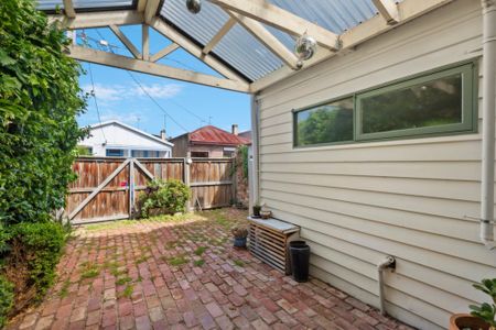 Two Bedroom Victorian Home - Photo 3