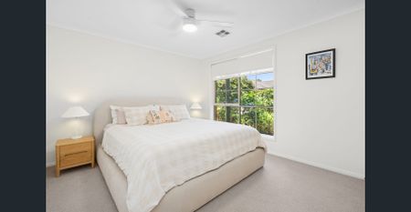 SPACIOUS 3BR HOMETTE OFFERING LOW MAINTENANCE LIFESTYLE - Photo 4