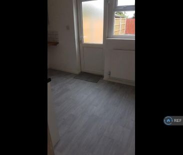 2 bedroom semi-detached house to rent - Photo 3