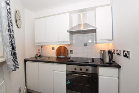 1 bedroom end of terrace house to rent - Photo 2