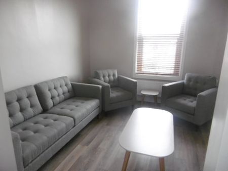 Room 2 @ Lily Grove, Beeston, NG9 1QL - Photo 3