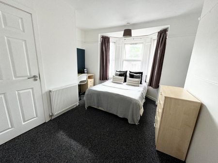 Room in a Shared House, Burlington Road, SO15 - Photo 5