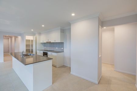 Brand-New Family Home in Park Lane Reserve! - Photo 2