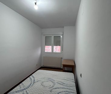 Piso de alquiler en Calle de Pío Baroja, Espartales - Photo 2