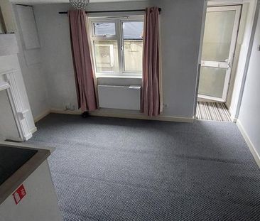 Studio to rent - Photo 6