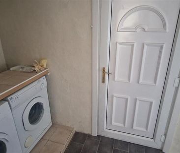 2 bedroom semi-detached house to rent - Photo 6