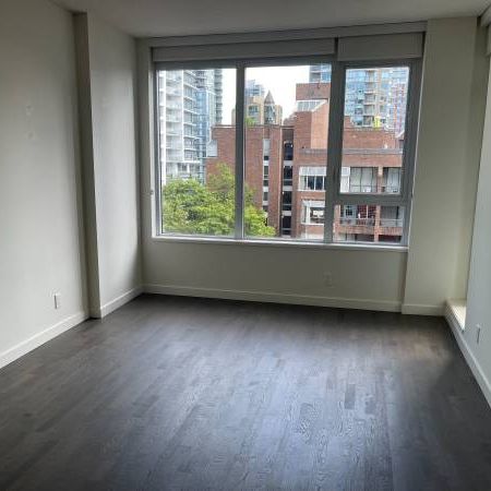 Luxury Condo 1 Bedroom + Den in West End (Vancouver Downtown) – MODERN - Photo 1