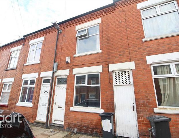 4 bedroom terraced house to rent - Photo 1