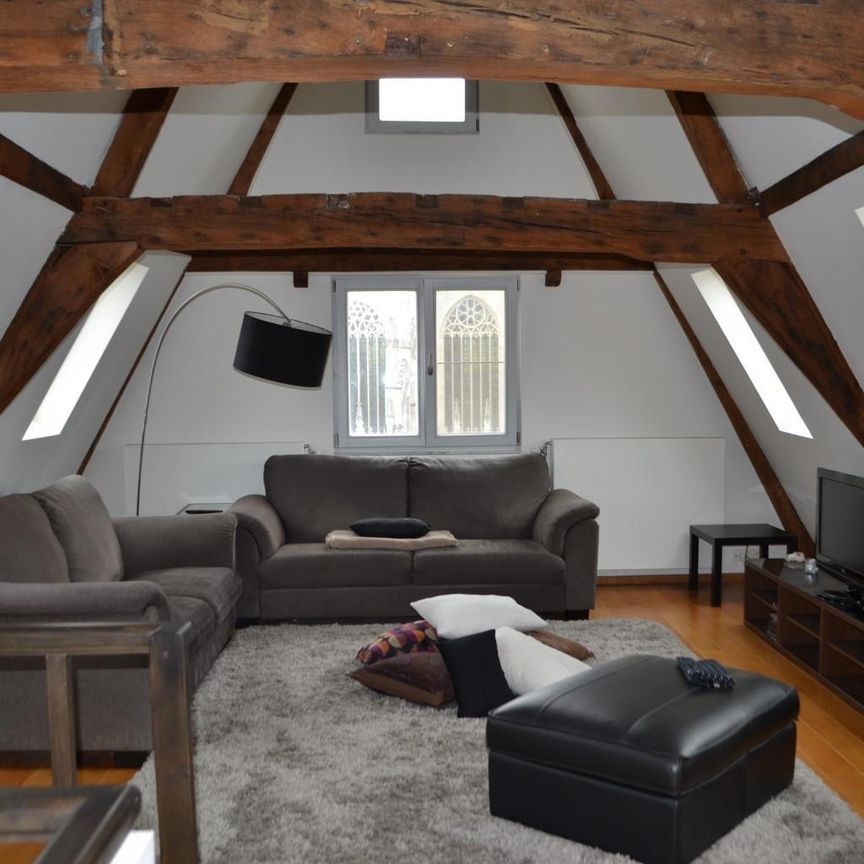 Charmant duplex-appartement met uitzicht op de kathedraal - Photo 1