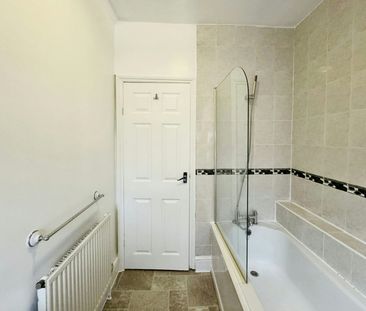 Flat to rent on - Photo 1