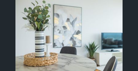 Popular Metro Spire North East Two-bedroom - Luxury & Convenience - Photo 3