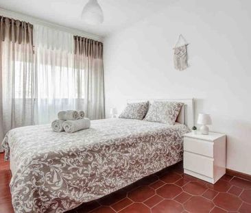 Quarto em apartamento T2 equipado / 2BR - Spacious apartment - Photo 5