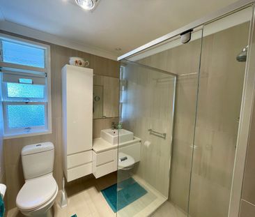 24 Geera Street, Coorparoo, Qld 4151 - Photo 5