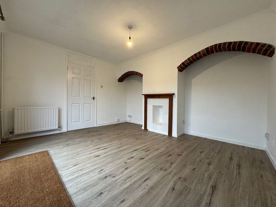 Hazelwood Avenue, Eastbourne - Photo 1