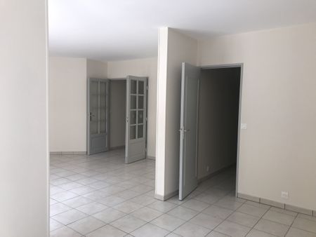 À Évry, appartement en location avec VIRY CHATILLON - PIDF Évry (91000) - Photo 3