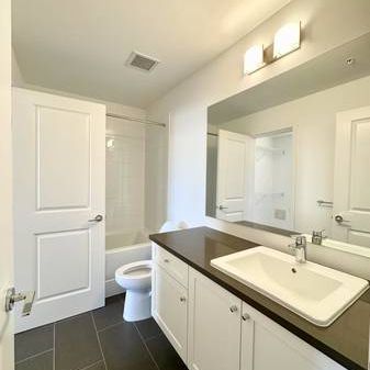 1 bed 1 den Surrey Fleetwood Brand New condo for rent - Photo 4