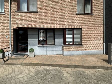 Ruim gelijkvloers appartement met tuin en garage te Hofstade - Foto 3