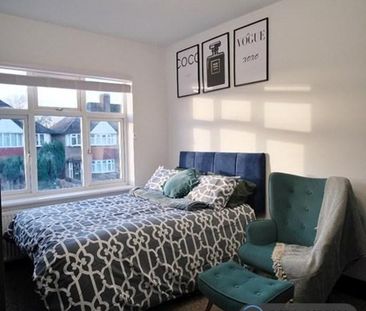 3 bedroom flat to rent - Photo 4