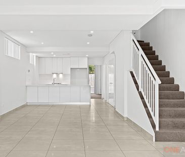 Pemulwuy! Large and Ultra Modern Duplex!!! - Photo 1