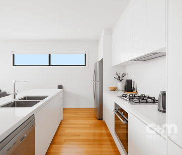 Three bedrooms, three bathrooms, all yours! - Photo 6