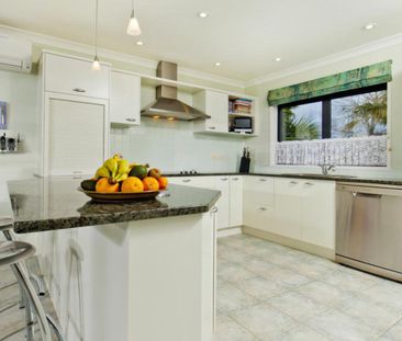 Executive home in Greenhithe - Photo 3