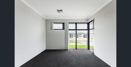 Spectacular Family Home in Great Location - Photo 3