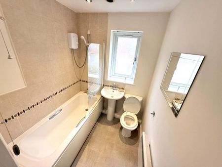 2 bedroom Flat To Let - Photo 5