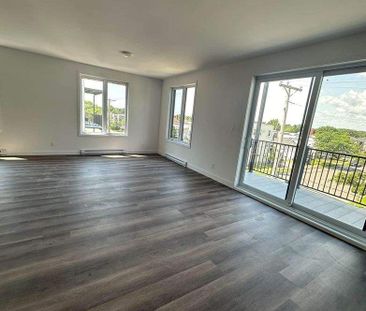5 1/2 Style Condo à Louer - Photo 2