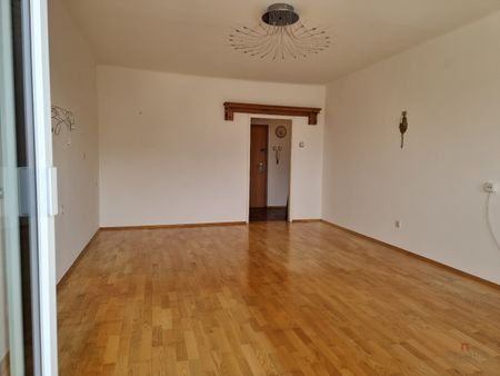 Schöne 3 Zimmerwohnung mit Ausblick auf den Schloßberg zu vermieten - Foto 2