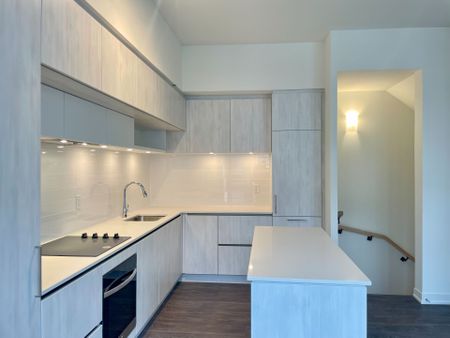 For Lease - 2 Steckley House Lane Unit# 924, Richmond Hill, Ontario - Photo 5