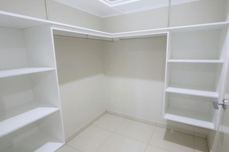 1st Class Duplex Living – Modern 2 Bedroom, 2 Bathroom Home - Photo 4