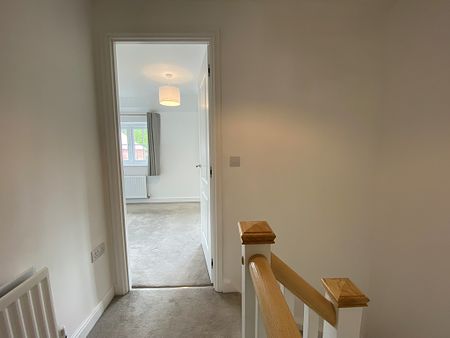 2 bed terraced house to rent in Hawkins Road, Exeter, EX1 - Photo 2