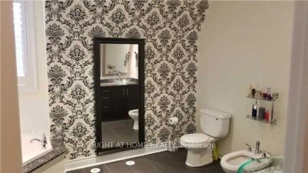 Condo Townhouse For Lease | W9232889 - Photo 3