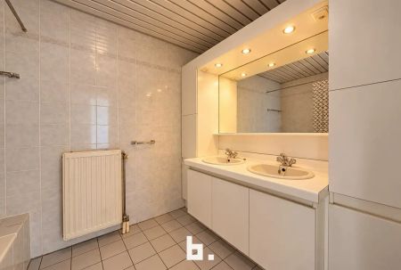 Ruim appartement met 2 slaapkamers en garagebox - Photo 4