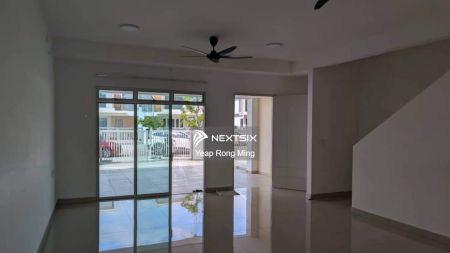 Aspira LakeHome, 2 Storey House, 5bed 3bath, Partially Furnished, 2041sqft, huge car porch, G&G - Photo 2