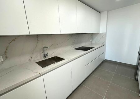 Atico en alquiler en Parque Central, Estepona - Photo 2