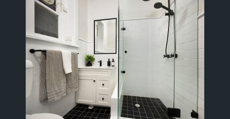 Renovated Apartment In Convenient Location - Photo 4