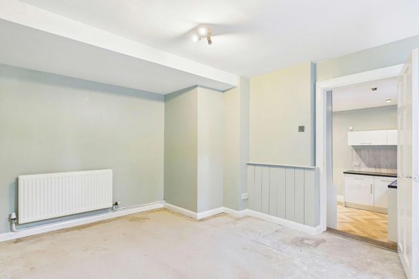 2 bedroom coach house to rent - Photo 1