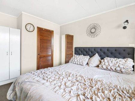 Springvale - 5 Bedrooms - Photo 4