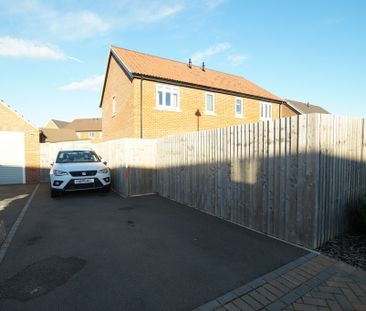 3 bedroom Semi-Detached House to let - Photo 1