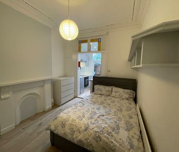 Room in a Shared House, Davisville Road, W12 - Photo 3