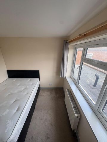 1 bedroom house of multiple occupation to rent - Photo 3