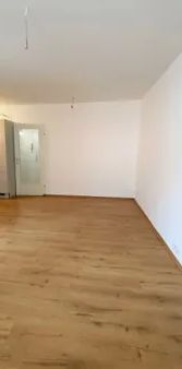Schöne Wohnung mit einer Südwest-Loggia und Lift! - Foto 1
